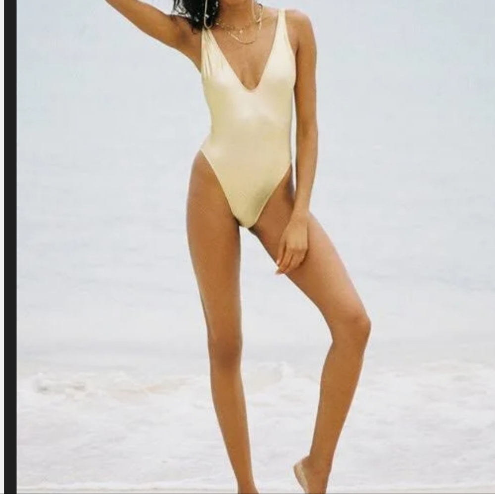 NWT Solid and Striped Michelle V-neck Cheeky One Piece Gold sz XS Goddess Beach